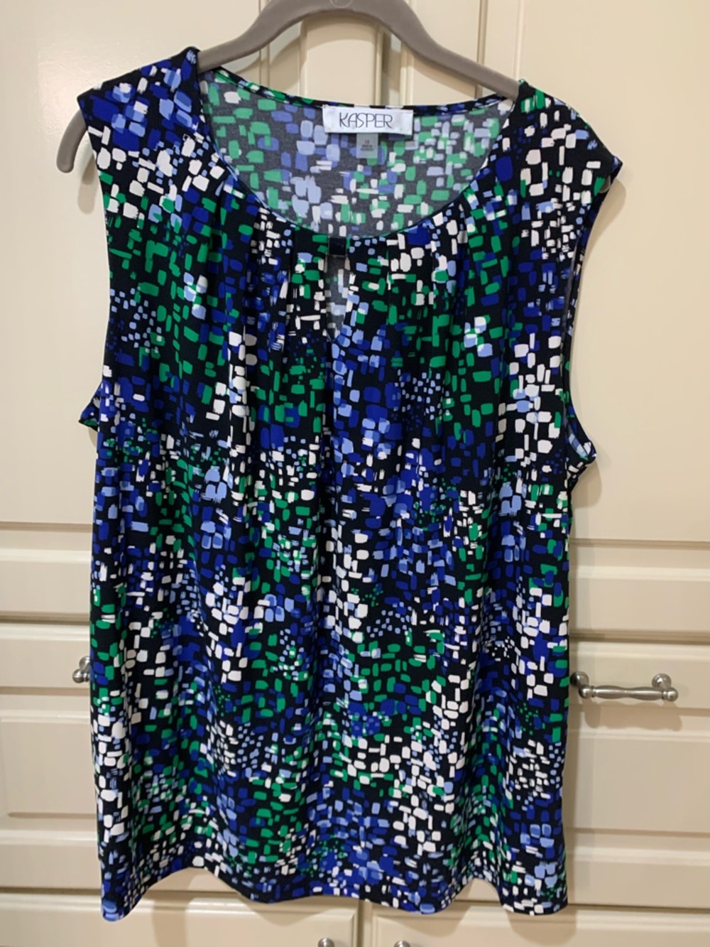 New never worn Kasper Geometric Sleeveless Blouse